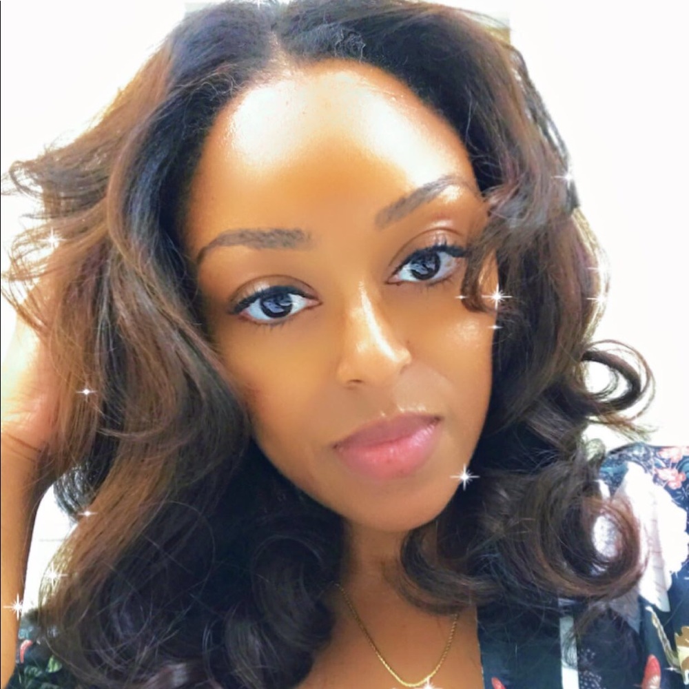 Meet your Posher, Adrienne